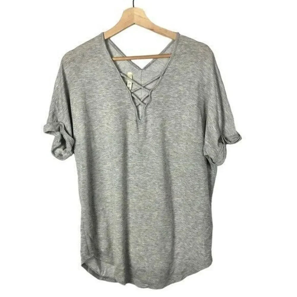 Boutique Bo Bee Gray Criss Cross Neck Short Sleeve Top M